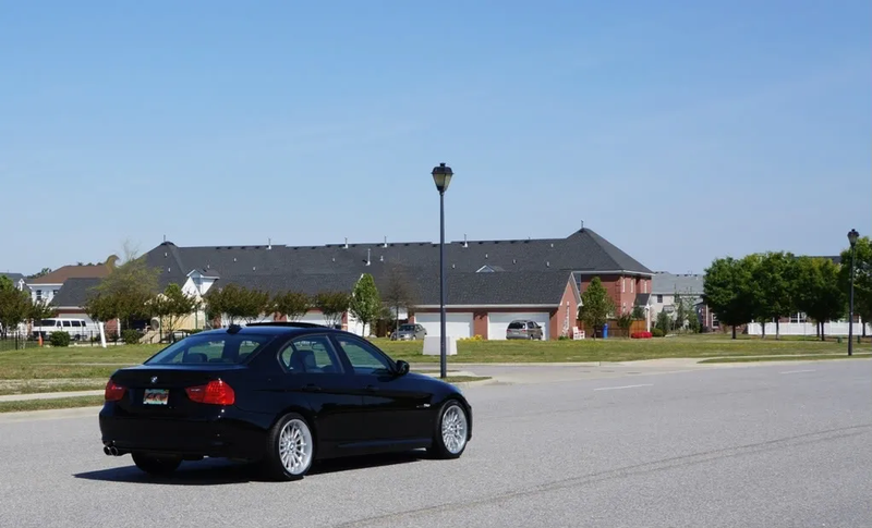 Illustration for article titled I found an album completely dedicated to an E90 on style 32s